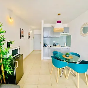 https://golden-wave.in-canary-islands.com